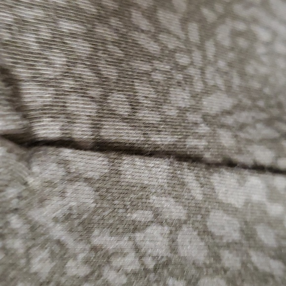 d & co. denim+company 1X BROWN AND OLIVE ANIMAL PRINT VNECK 3/4 SLEEVE TUNIC TOP - Picture 4 of 5